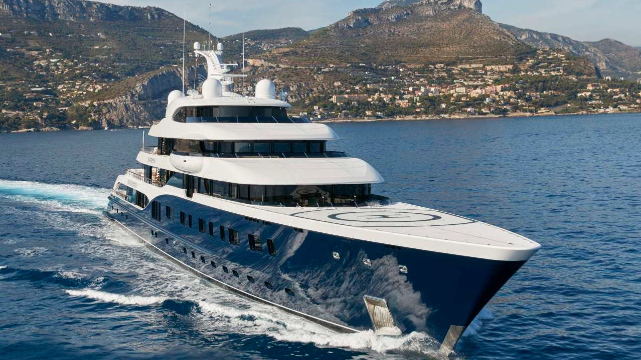 Napoli, arriva Symphony: lo yacht del patron di Louis Vuitton, il
