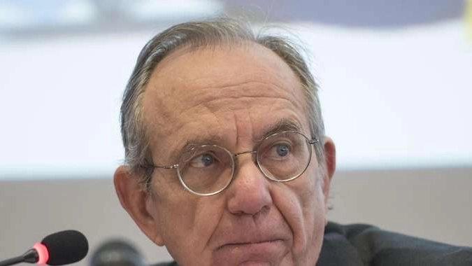 Il ministro Pier Carlo Padoan (Ansa)