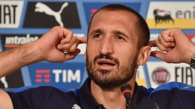 Chiellini s'infortuna e torna a casa