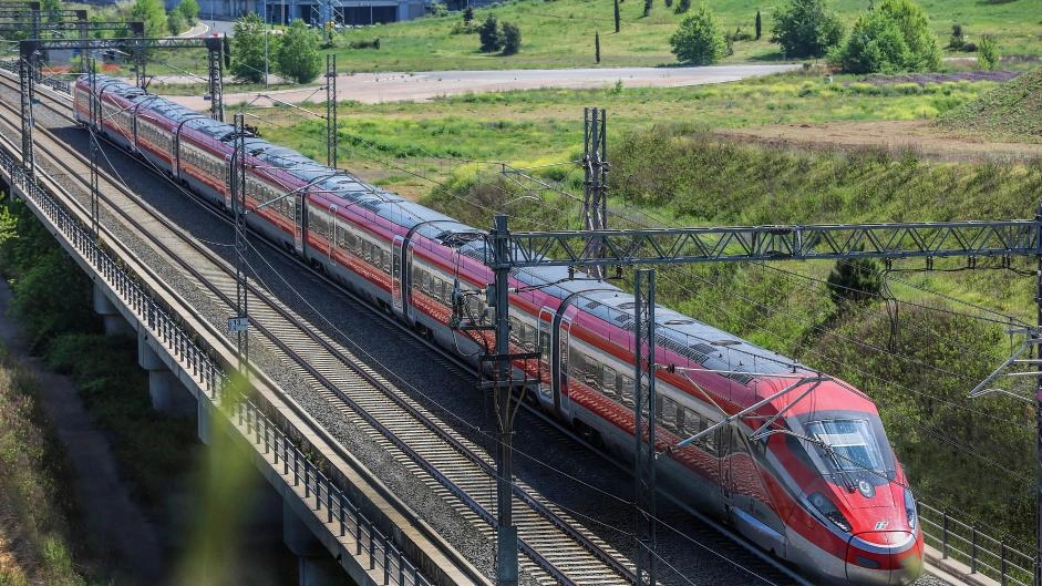 Un Frecciarossa di Trenitalia (Ansa)