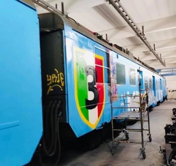 Calcio Napoli, febbre scudetto: treno azzurro porta i tifosi al Maradona / VIDEO / FOTO