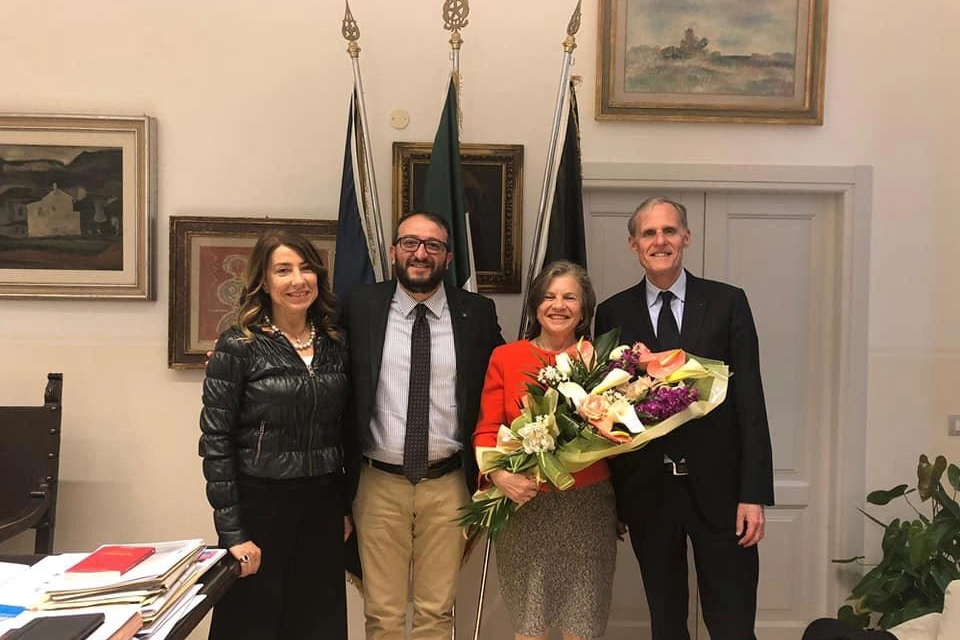 L'assessore Aquilio con il sindaco Biondi e l'ambasciatore francese Christian Masset 