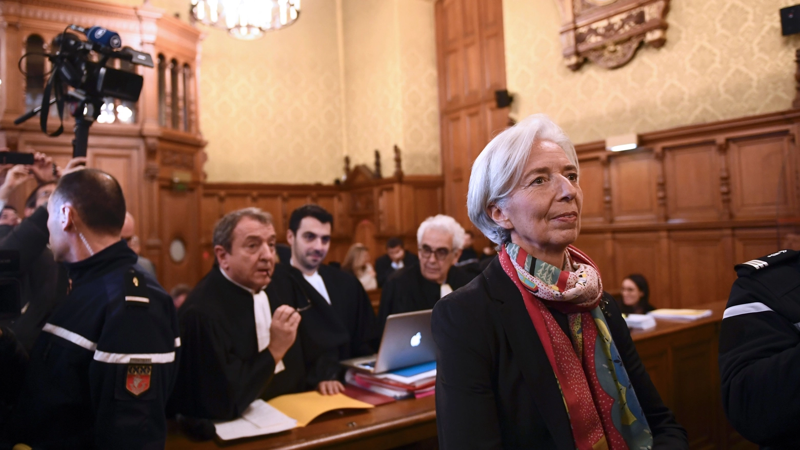 Christine Lagarde. Patrick Maisonneuve è in secondo piano, a sinistra (Afp)