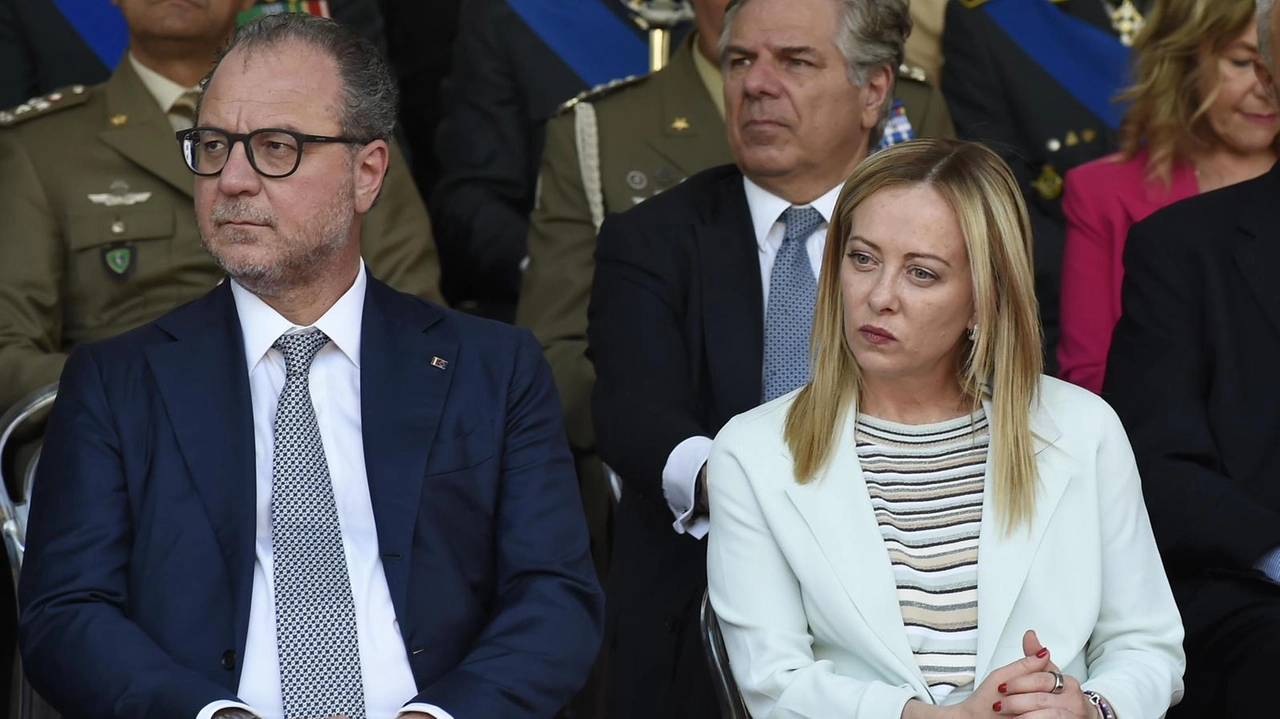 Il deputato Giorgio Mulè (Forza Italia) con la premier Giorgia Meloni