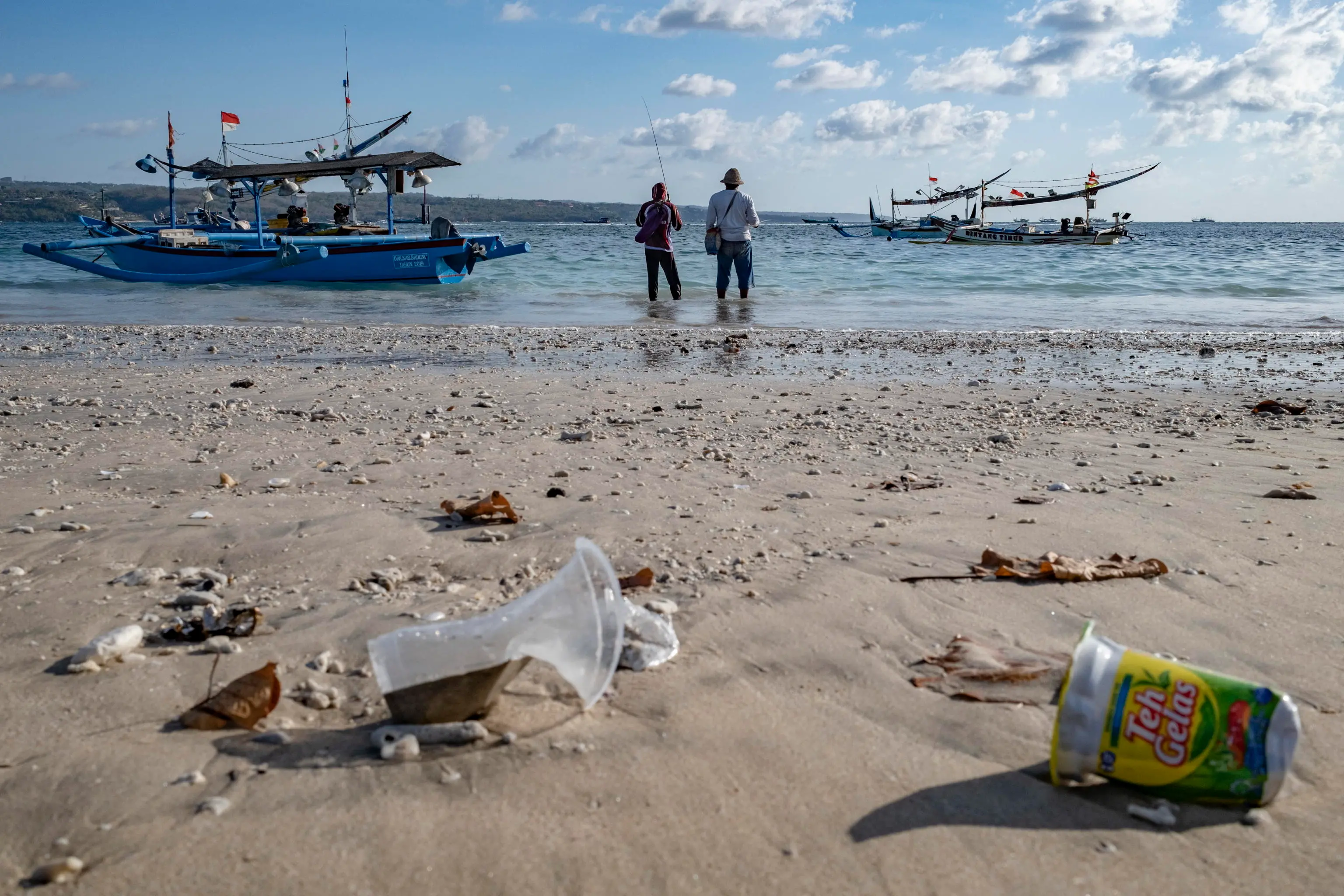 Napoli, Plastic free Campania: raccolti 200 sacchi di rifiuti dalla spiaggia