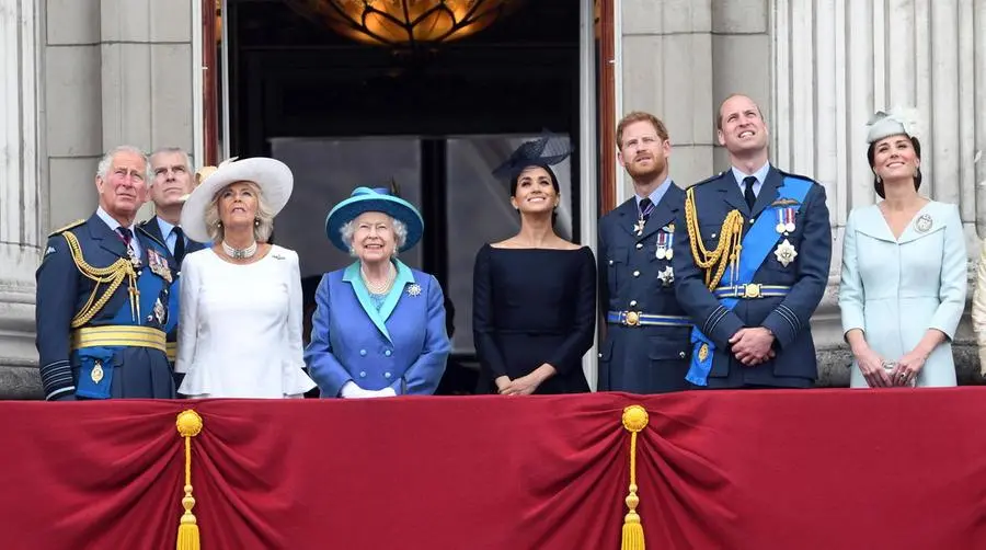 Harry e Meghan: la regina Elisabetta toglie titoli della famiglia reale. Ultime notizie