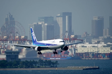 Giappone: crepa nel finestrino della cabina di pilotaggio, Boeing torna indietro dopo il decollo