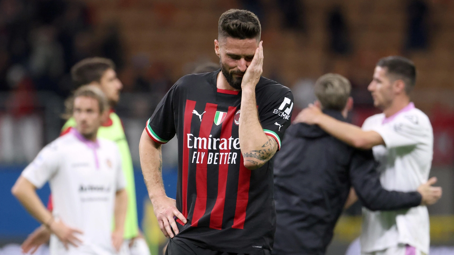 La delusione di Giroud dopo il pareggio con la Cremonese