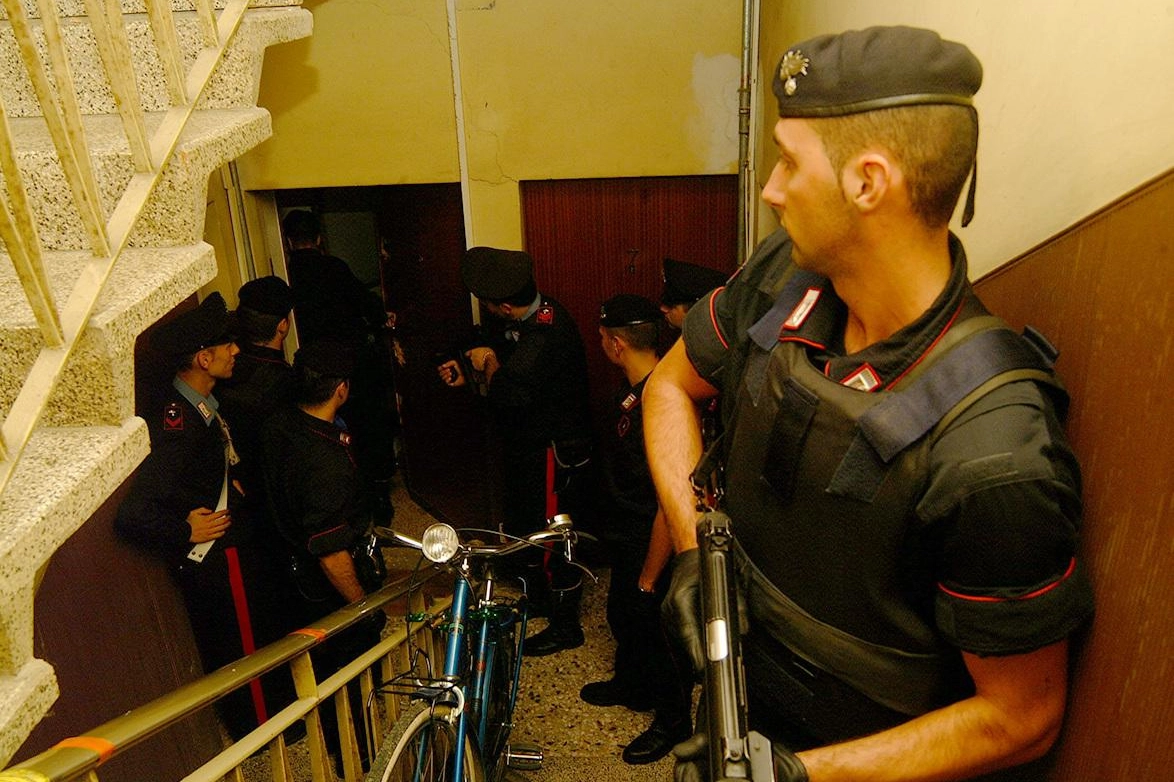 Perquisizioni nelle zone di spaccio a Napoli