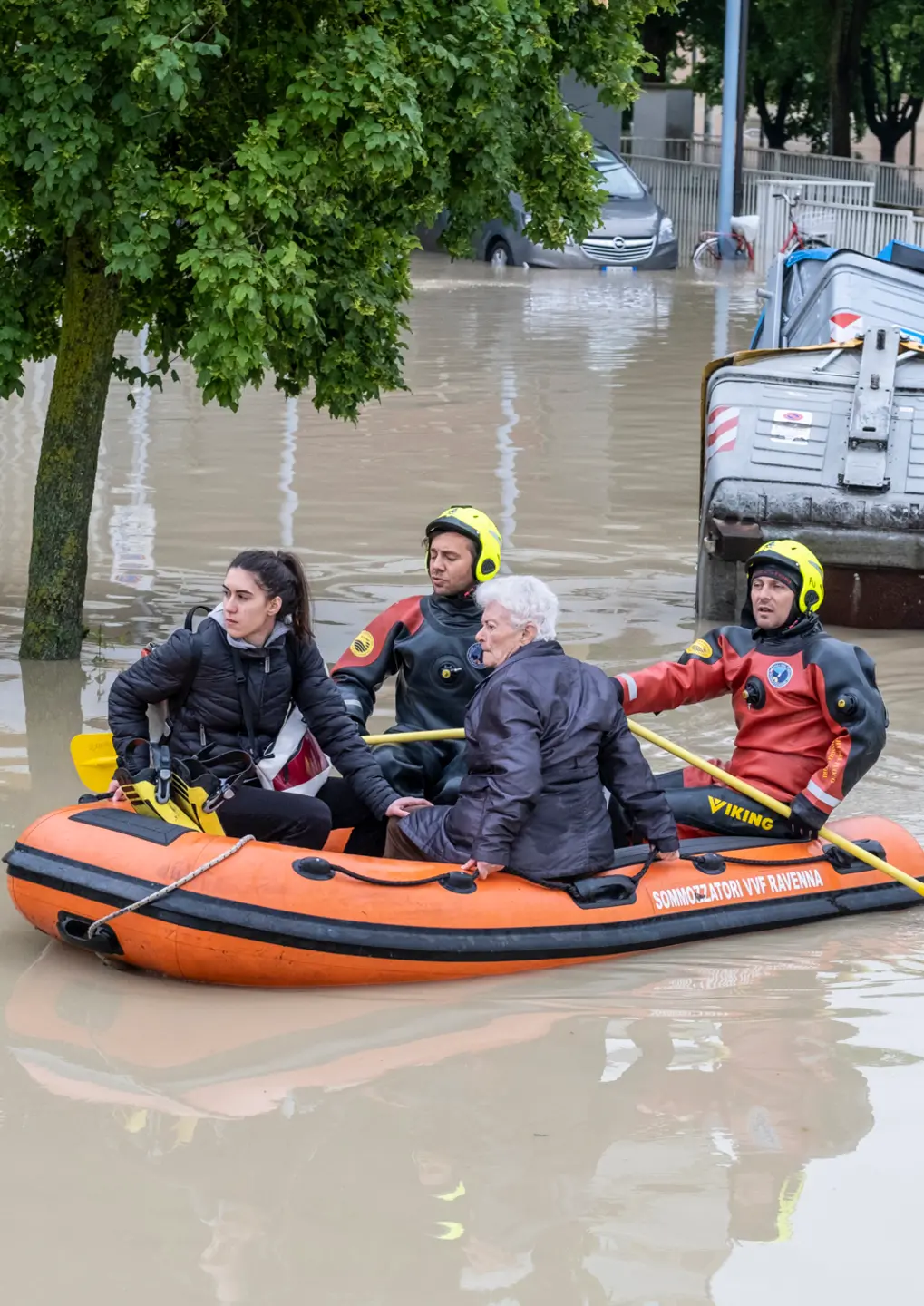 Alluvione in Emilia-Romagna, morti e centinaia di sfollati. Viaggio nella devastazione: "Abbiamo perso tutto"