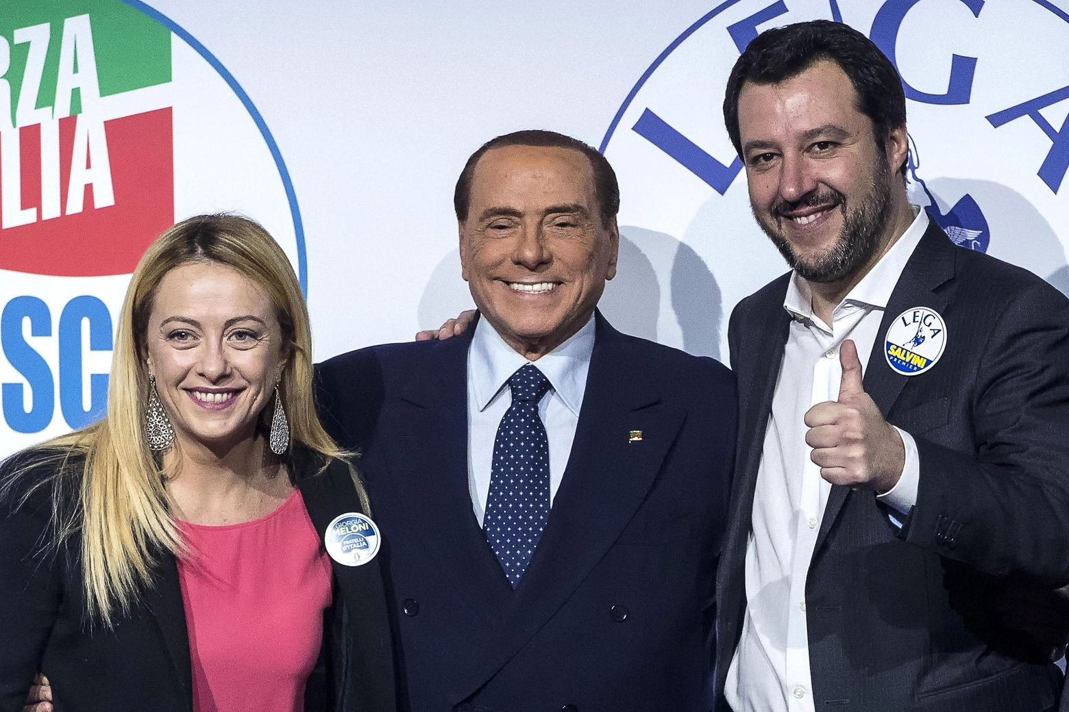 Giorgia Meloni, Silvio Berlusconi e Matteo Salvini in una foto della campaggna elettorale del 2018 (Ansa)