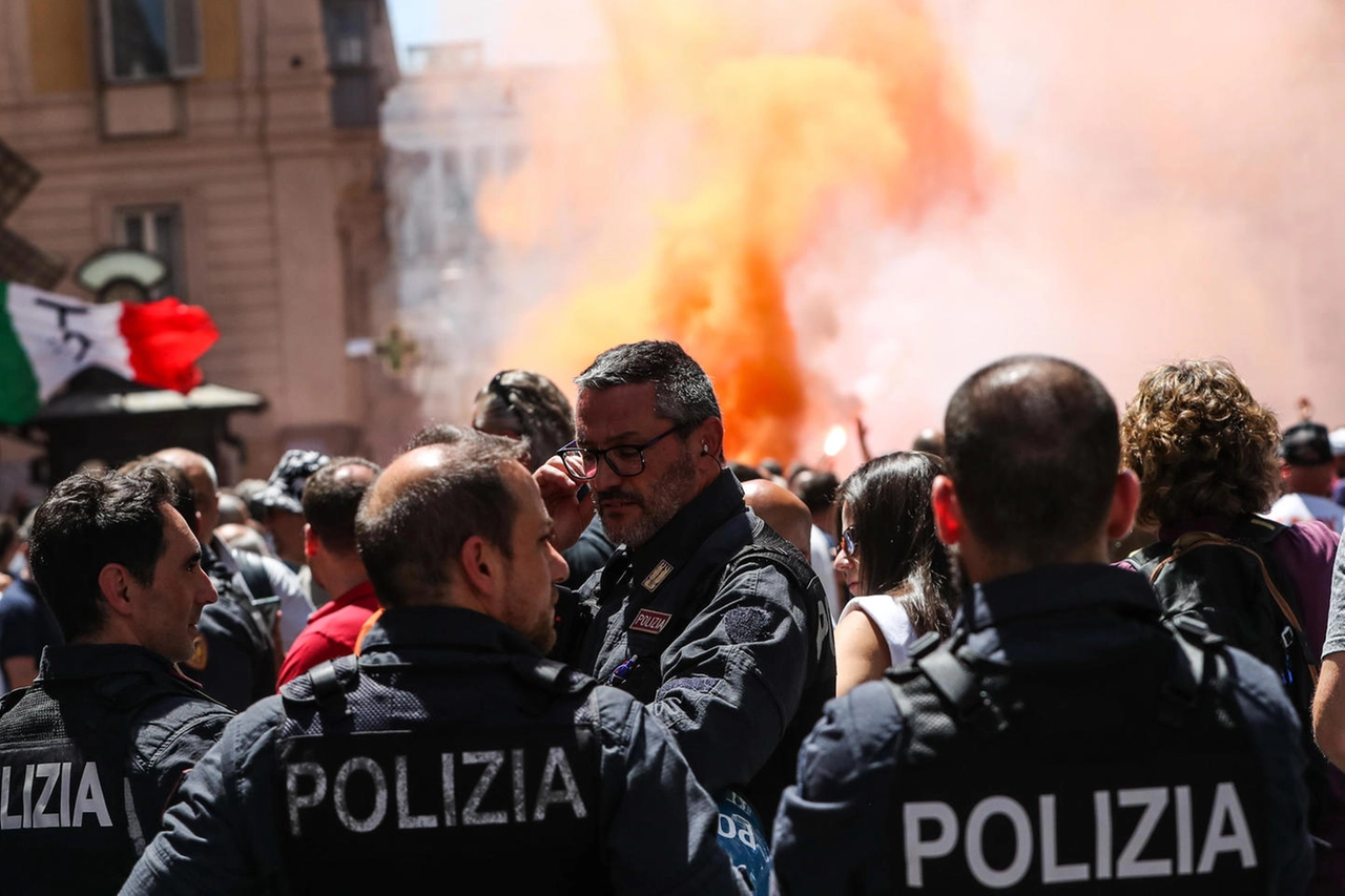 Un momento della protesta dei tassisti in Via del Corso