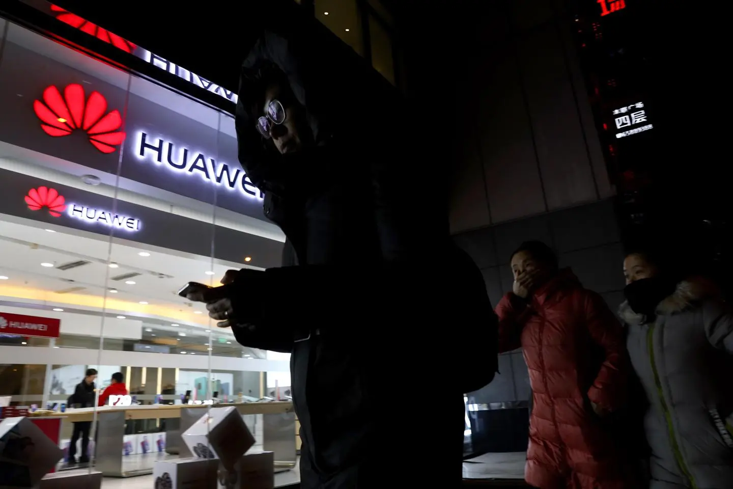 Huawei, tensioni Cina-Usa. Ma Trump: "Fiducioso sui dazi"