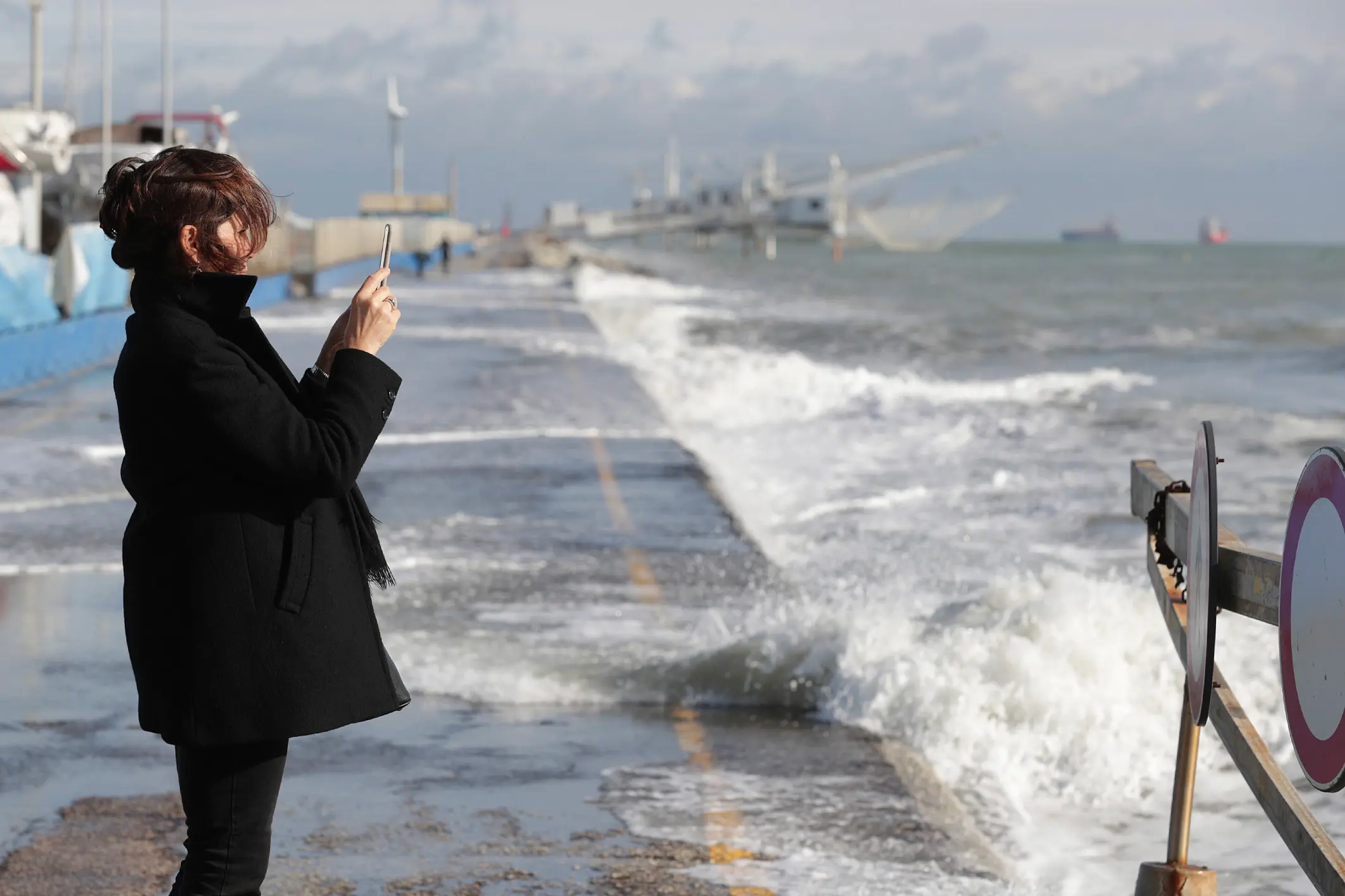 Maltempo Campania, scatta l'allerta meteo: in arrivo venti forti e mare agitato