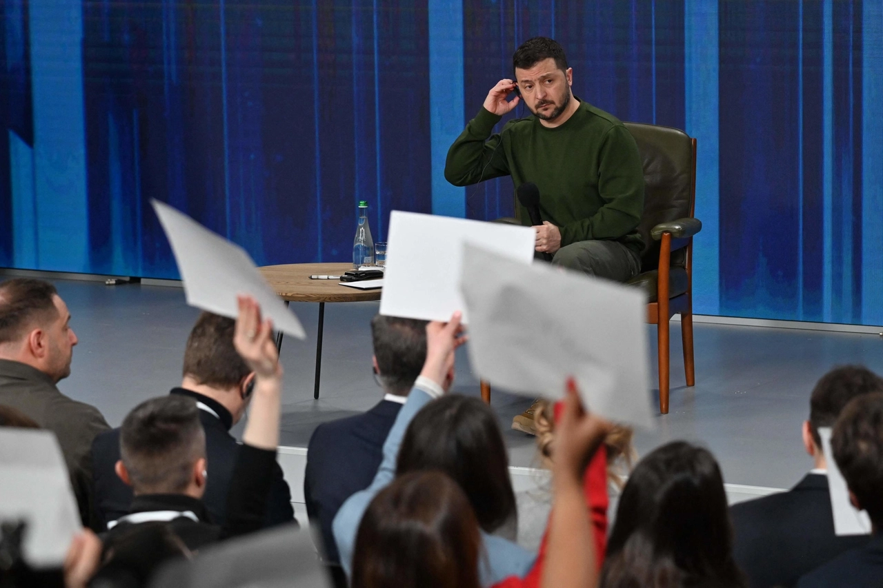 Zelensky in conferenza stampa (Ansa)