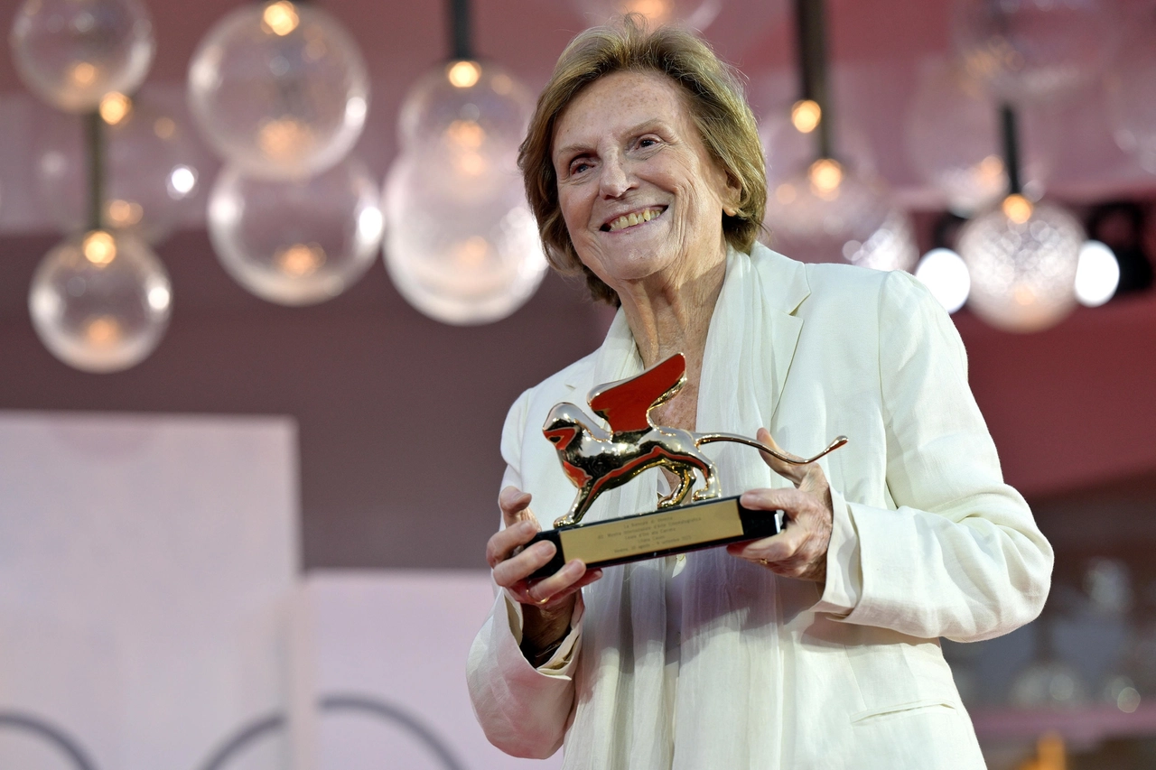 La regista Liliana Cavani con il Leone d'Oro alla carriera