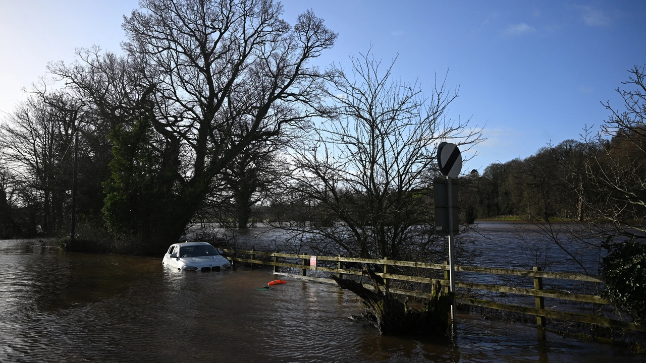 L'esondazione del fiume Eden vicino al Warwick Bridge (Afp)