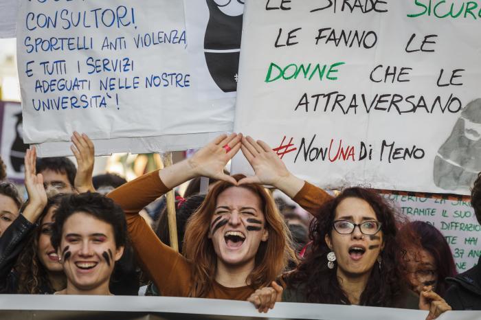 Giornata Della Donna, La Bufala Del Rogo In Fabbrica