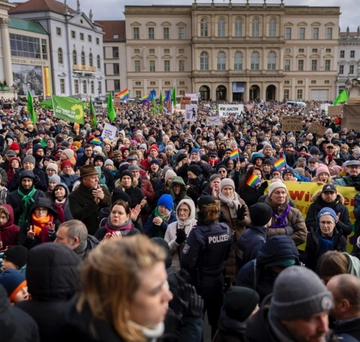 Scandalo Afd in Germania dopo l’incontro con i neonazisti. Spunta “Stato modello” dove mandare migranti e “non assimilati”