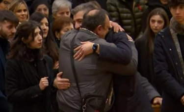 Gino Cecchettin e Vincenzo Gualzetti, un lungo abbraccio ai funerali di Giulia