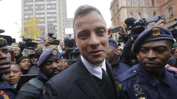 Oscar Pistorius rilasciato sulla parola: è in libertà vigilata 11 anni dopo aver ucciso la fidanzata