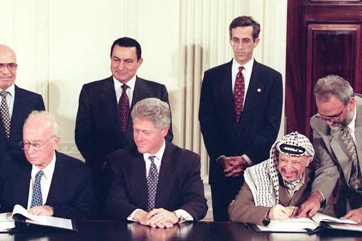 Rabin, Clinton e Arafat firmano gli accordi di Oslo