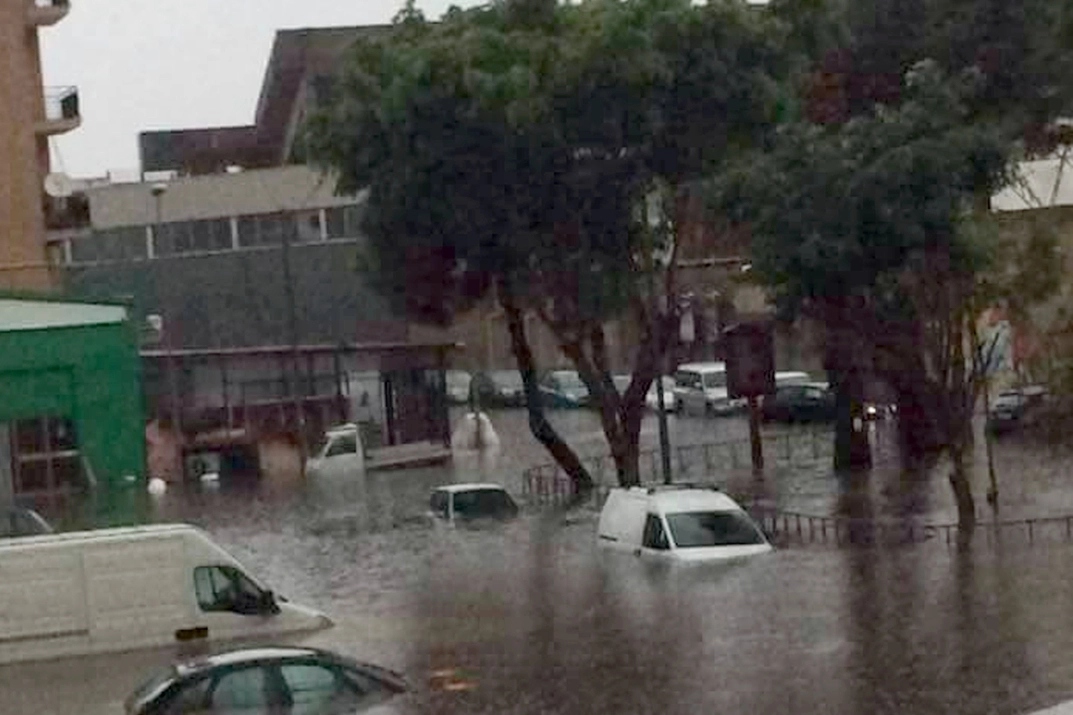 Auto sott'acqua (foto di repertorio)