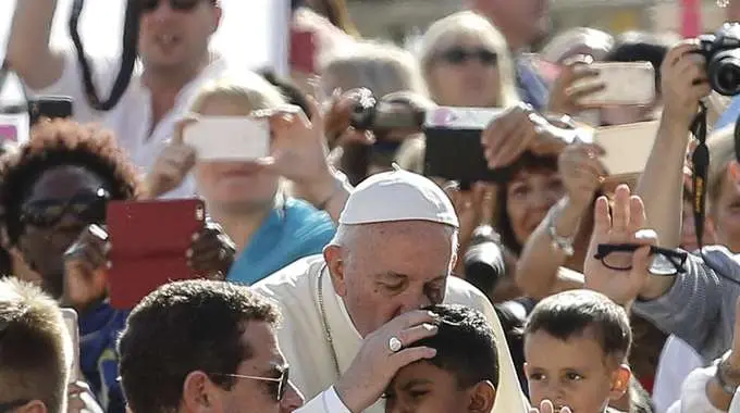 Papa rifonda Istituto famiglia