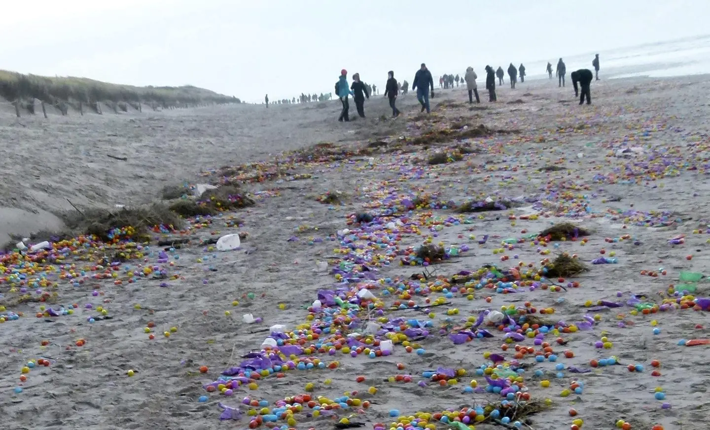 Germania, nave di giocattoli perde il carico. Sorpresa sulla spiaggia