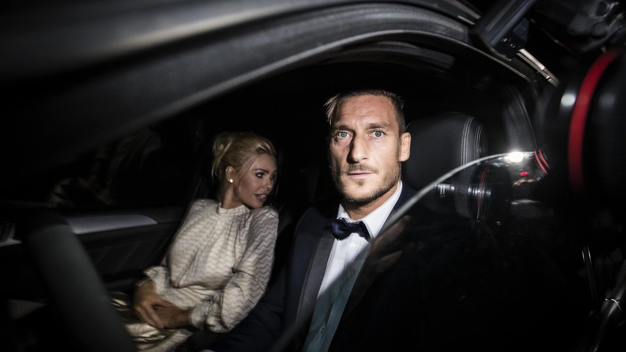 Ilary Blasi e Francesco Totti qualche anno fa (Ansa)