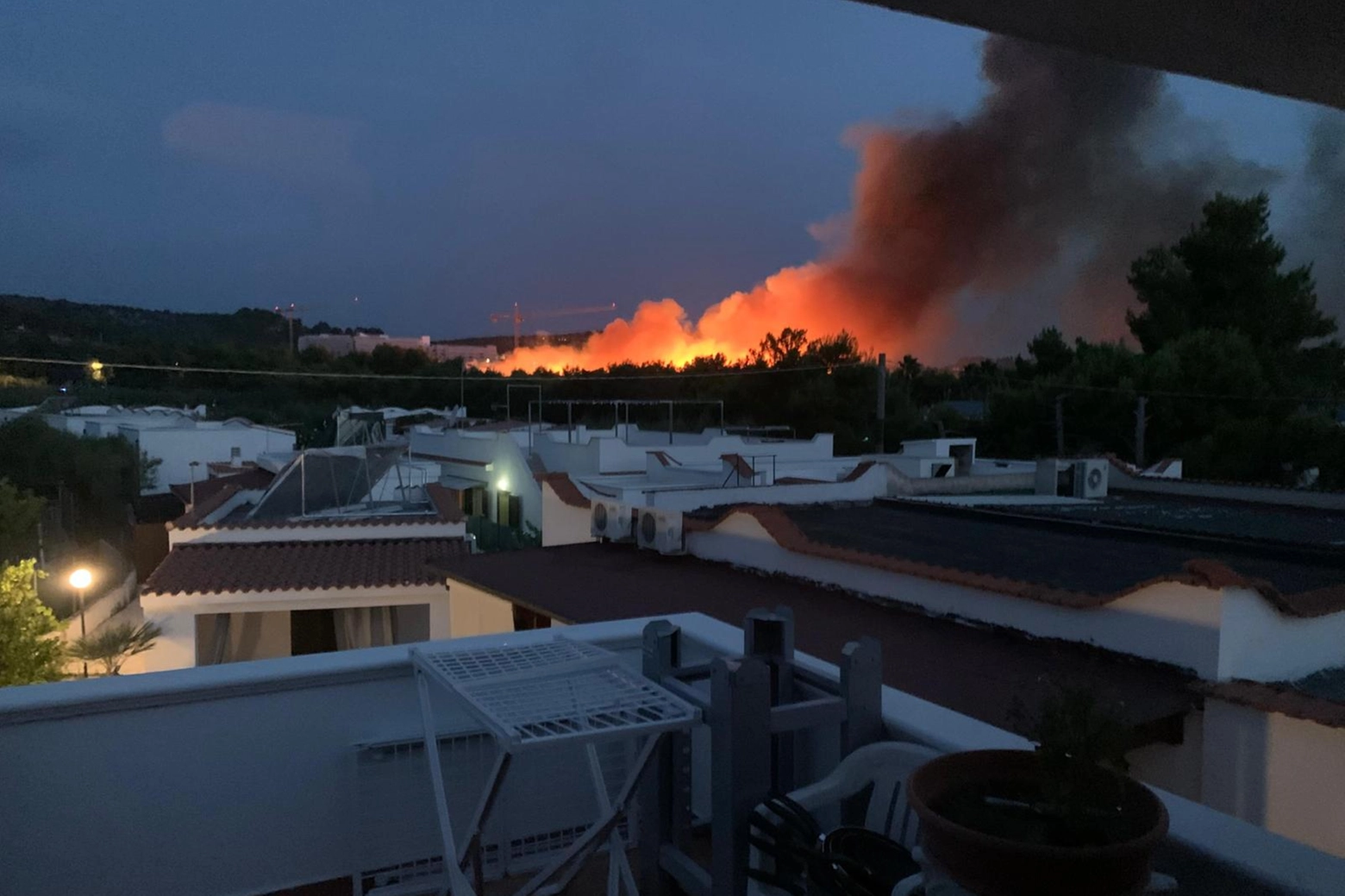 Incendio: a Vieste (Foggia) evacuati 3 camping