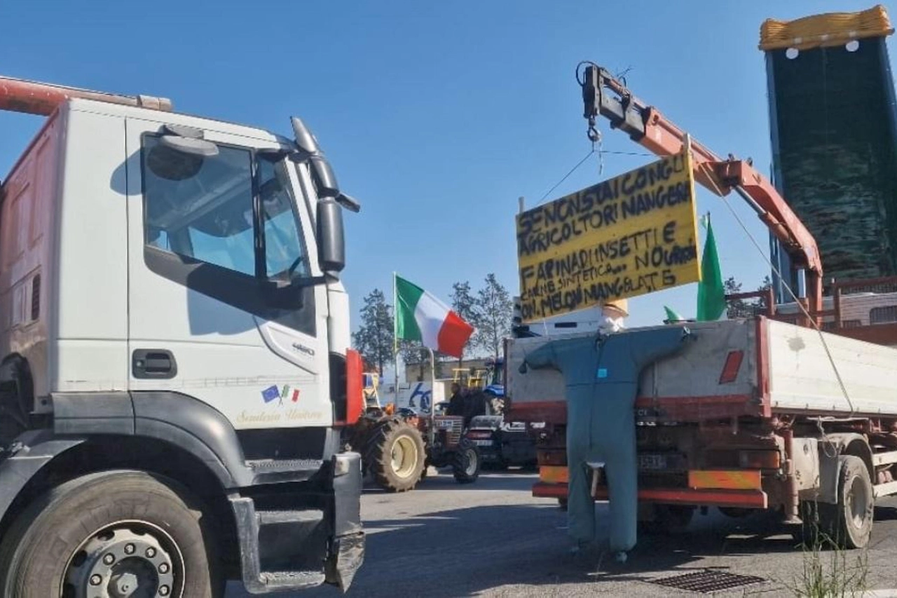 Protesta trattori a Orte, occupata rotatoria fuori dal casello