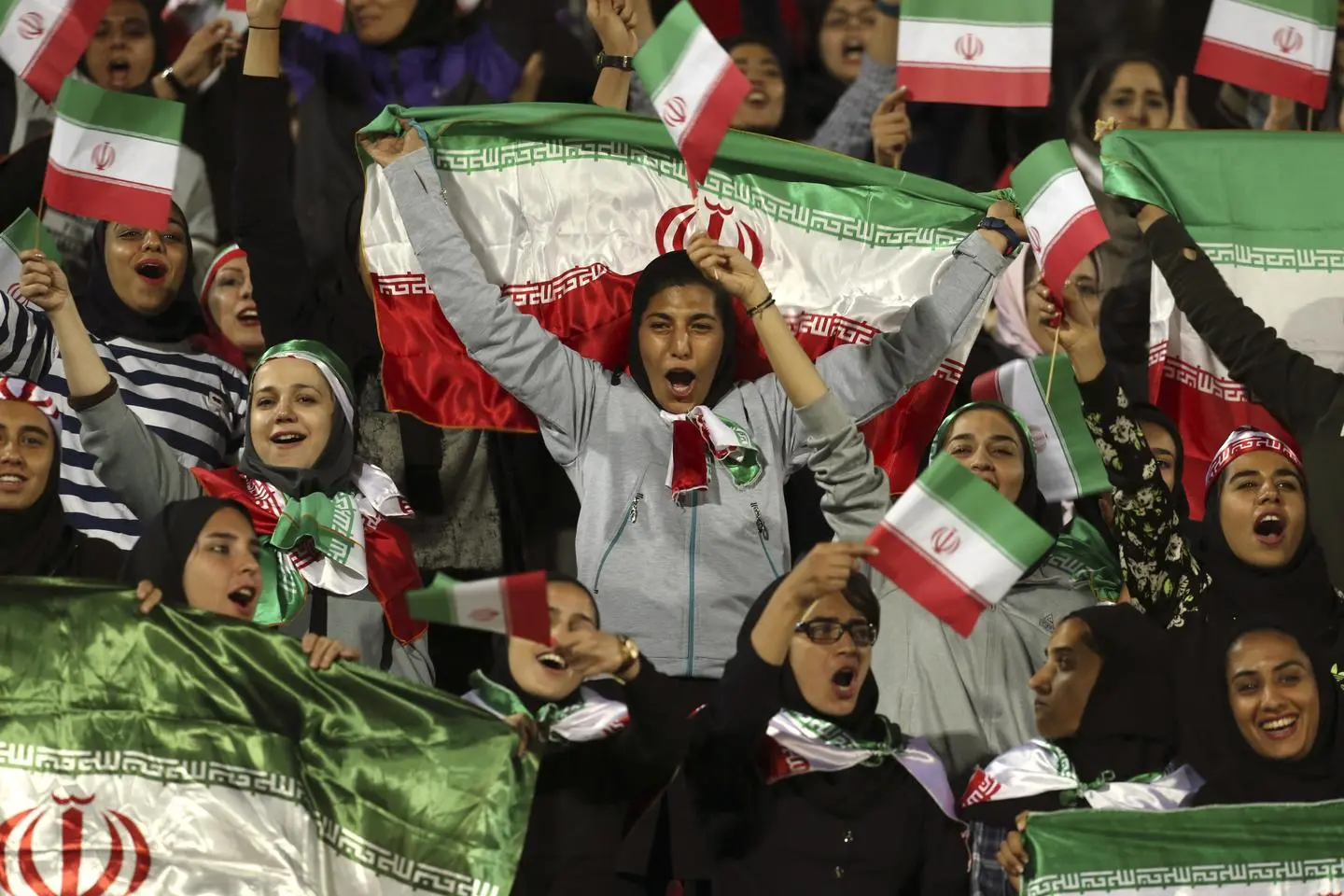 Iran, stadio vietato alle donne. Morta tifosa che si era data fuoco per protesta