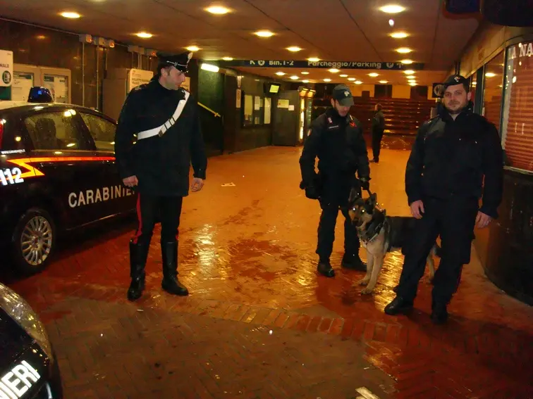 Stazione del Serraglio chiusa la notte