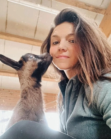 Jessica, le capre e i lupi: “Io donna pastore, così difendo i miei animali”