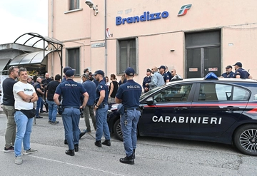 Operai morti a Brandizzo, quell’ultima telefonata poi il botto e le urla. La procura: “Gravi violazioni”