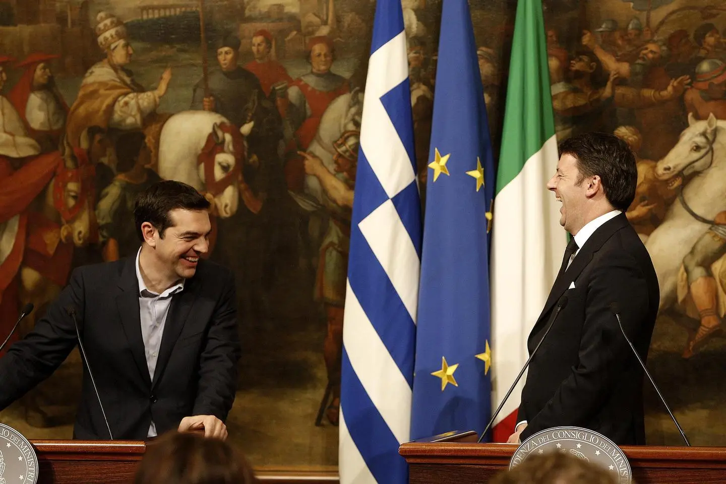 Grecia-Eurogruppo, Tsipras esulta: "Stop all'austerità". Telefonata a Renzi: "Grazie"