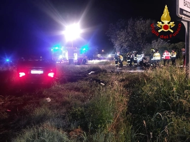 Napoli incidente stradale, auto contro palo: muore 42enne