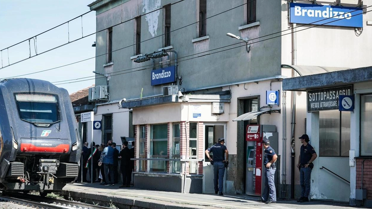 Il giallo delle tre telefonate  "Fermi, passerà un treno"  Ma l’alt è stato ignorato