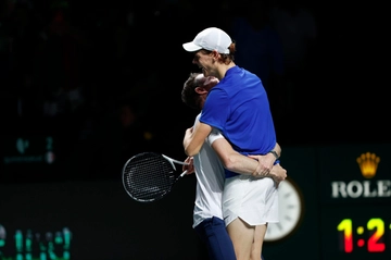 Super Sinner, l’Italia vince la Coppa Davis dopo 47 anni. Jannik batte de Minaur 6-3, 6-0