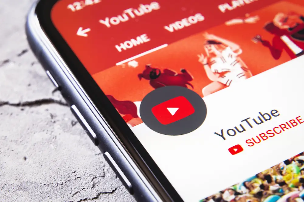 YouTube strizza l’occhio ai più giovani e punta forte sugli Shorts