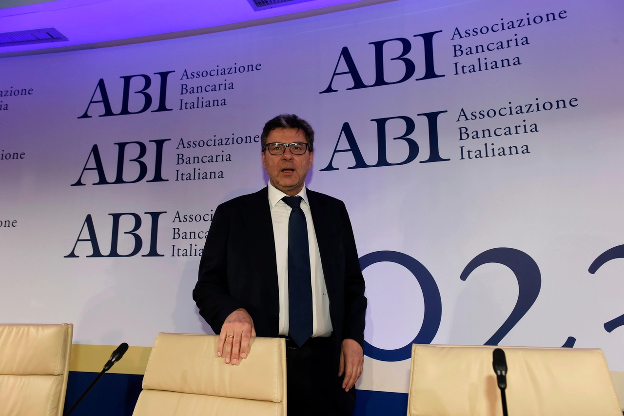 Il ministro dell'Economia, Giancarlo Giorgetti, all'assemblea dell'Abi (foto Imagoeconomica)