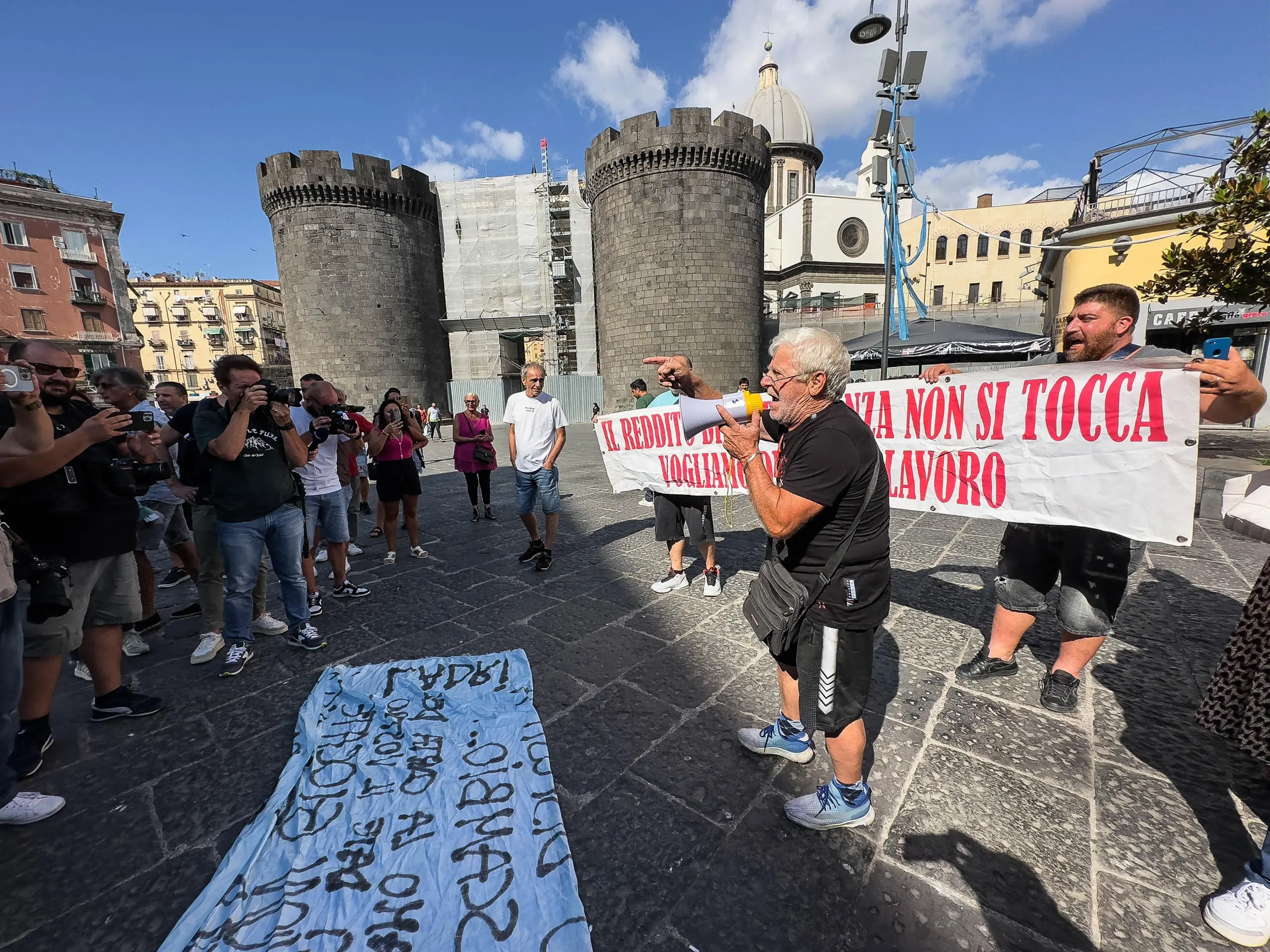 Reddito Cittadinanza, Corteo Nelle Strade Di Napoli E Cori Contro ...