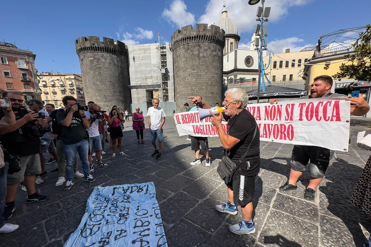 Corteo di protesta a Napoli per il reddito di cittadinanza.