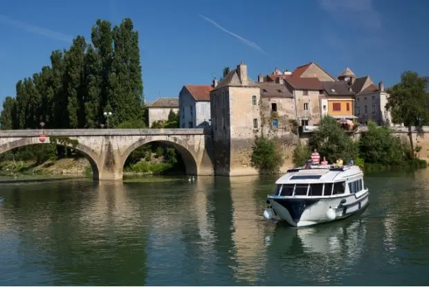 Da Marsiglia a Bordeaux, viaggio in Francia seguendo la torcia olimpica