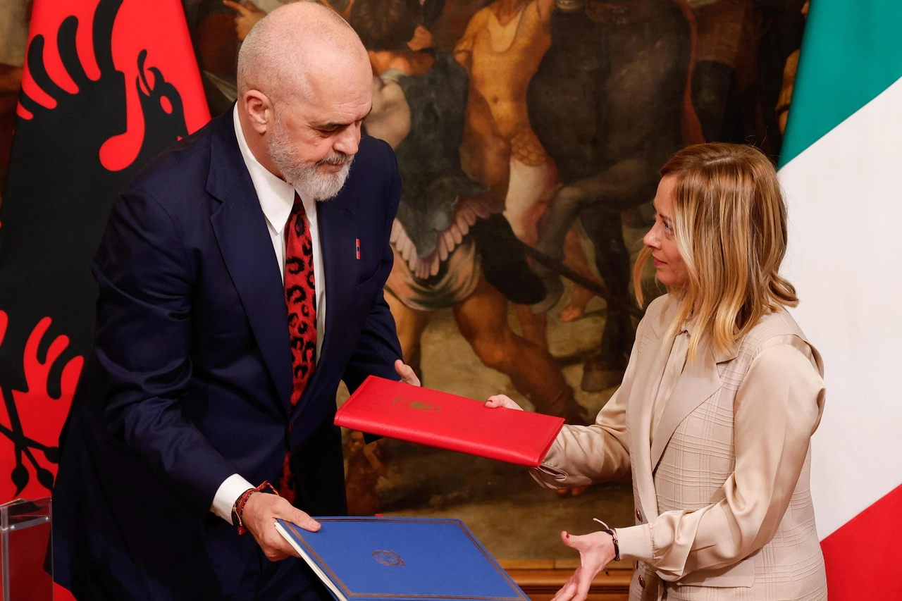 Giorgia Meloni e Edi Rama a Palazzo Chigi (Ansa)