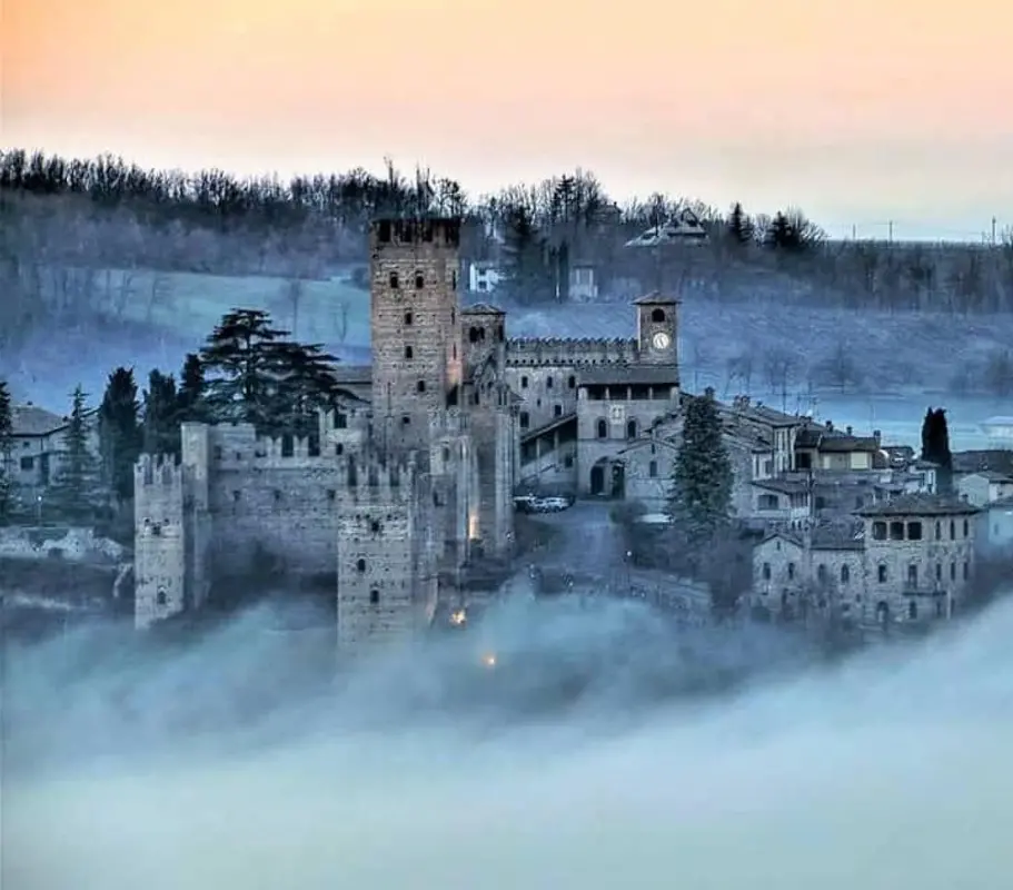 Val d’Arda: l’essenza dei Colli Piacentini fra borghi, vini e castelli