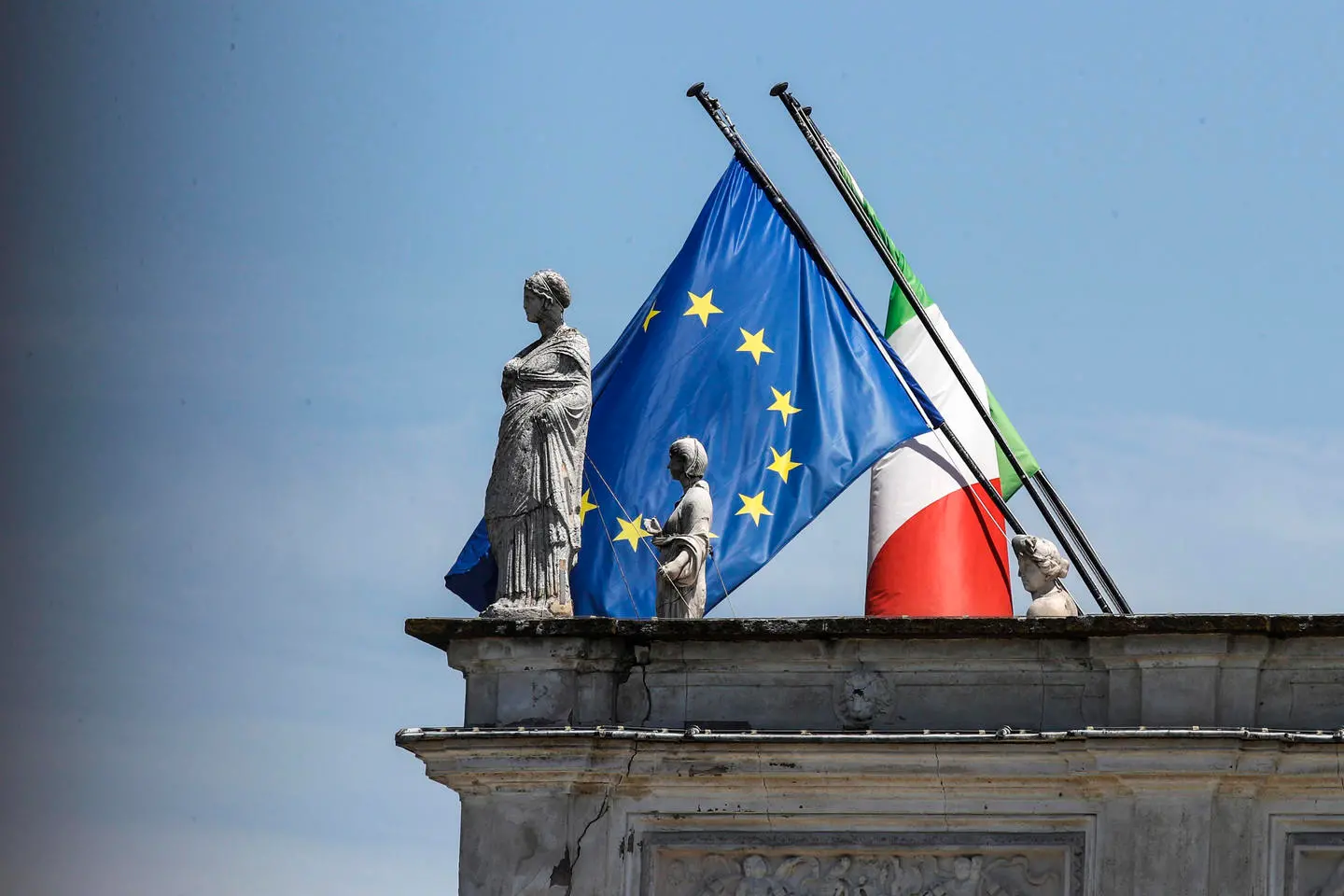 Fmi, al ribasso le stime del Pil: Italia a - 12,8%