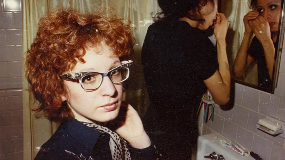 'Tutta la bellezza e il dolore', lo straordinario documentario su Nan Goldin