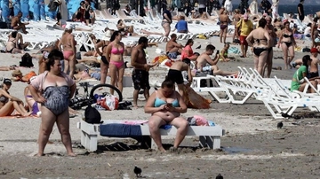 Odessa e le spiagge riaperte. Quando l’estate resiste alle bombe